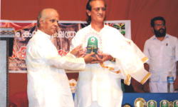 Honors Kuttamath Janardhanan by Sri.Adayar Lakshmanan